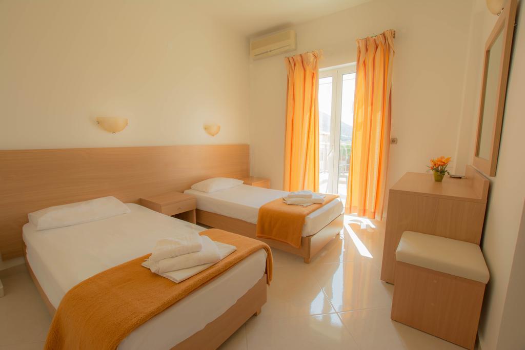 Frixos Hotel Malia  Bagian luar foto