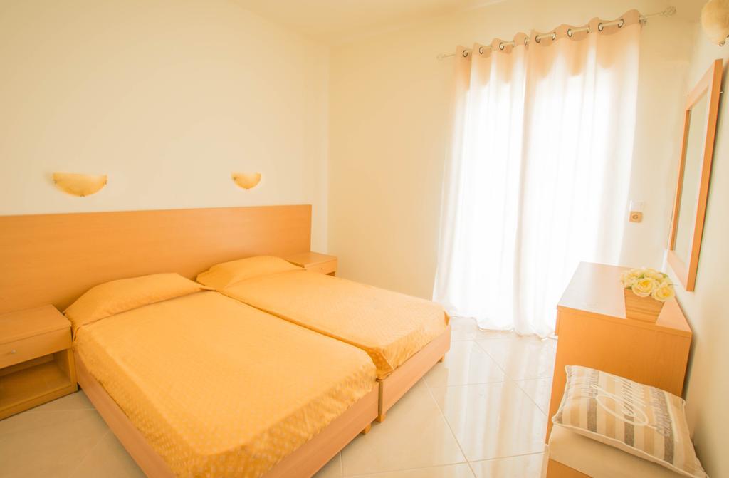 Frixos Hotel Malia  Bagian luar foto