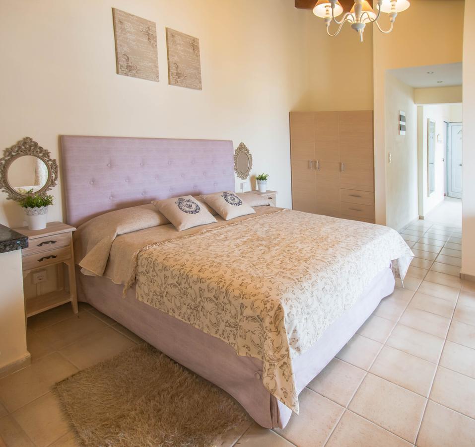 Frixos Hotel Malia  Bagian luar foto